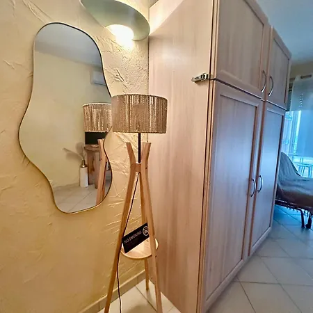 Vue Panoramique Les Pieds Dans L Eau * Villepey